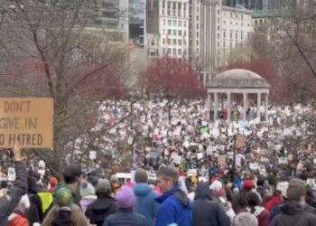 Miles de personas protestaron en EEUU contra las políticas de Trump