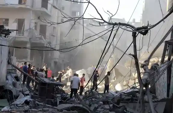 Bombardeos israelíes dejan más de 50 muertos en Ciudad Gaza