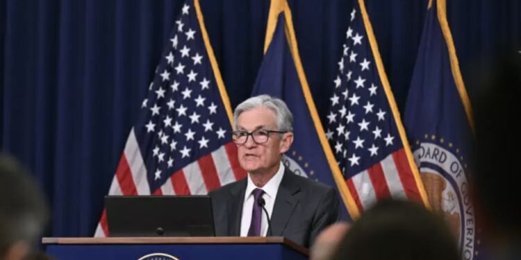 Reserva Federal de EEUU celebra reunión urgente a puerta cerrada mientras Trump insiste en recortar las tasas