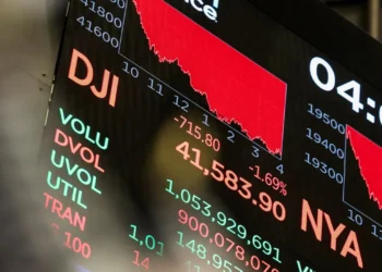 Lunes Negro en la Economía Mundial: Bolsas Se Desploman por Guerra Comercial de Trump