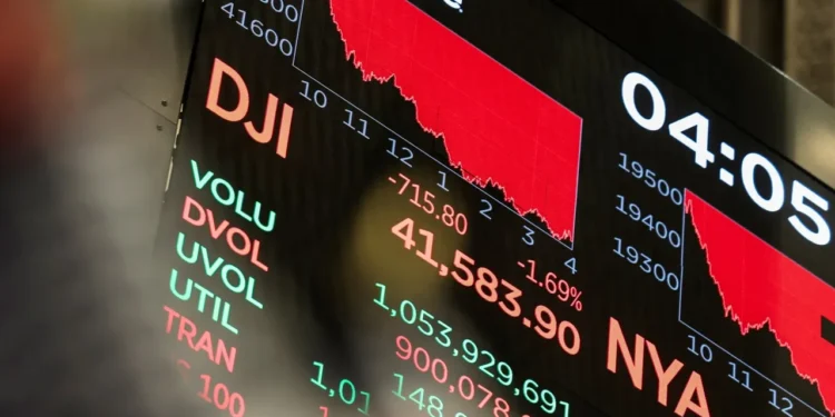 Lunes Negro en la Economía Mundial: Bolsas Se Desploman por Guerra Comercial de Trump