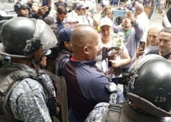 PNB y GNB bloquean protesta de madres que exigen justicia para los adolescentes presos