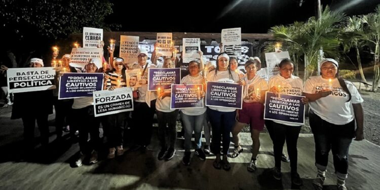 Madres y familiares realizaron vigilia por los presos políticos en la cárcel de Tocorón