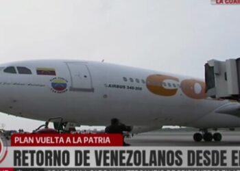 Aterrizó en Maiquetía un avión con 178 migrantes deportados por EEUU: uno de ellos tiene código rojo de Interpol