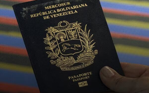 Venezolanos en el exterior sin sede consular podrán autorizar retiro de su pasaporte en Caracas