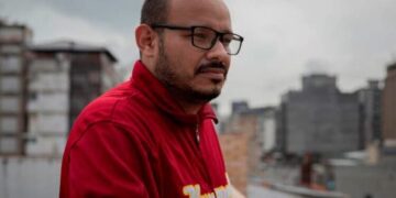 Exigen liberación del periodista Carlos Julio Rojas tras un año en prisión sin juicio ni defensa