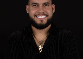 Robert Nava Anuncia Su Nueva Gira de Stand-Up Comedy en 12 Ciudades de EEUU