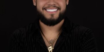 Robert Nava Anuncia Su Nueva Gira de Stand-Up Comedy en 12 Ciudades de EEUU