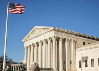 Corte Suprema de EEUU ordenó frenar nuevas expulsiones de venezolanos a El Salvador