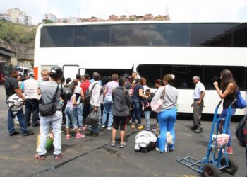 Delcy Rodríguez informó incremento de 16,33% de movilización en Semana Santa