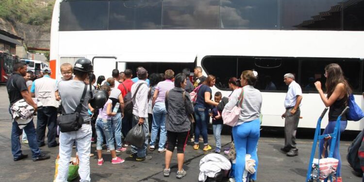 Delcy Rodríguez informó incremento de 16,33% de movilización en Semana Santa