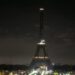 La torre Eiffel apaga sus luces en señal de duelo por el papa Francisco
