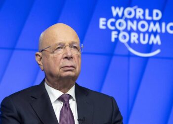 Klaus Schwab se retira como presidente del Foro Económico Mundial tras más de 50 años al frente