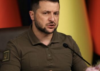 Zelenski dice está listo para negociaciones directas con Rusia después del alto el fuego