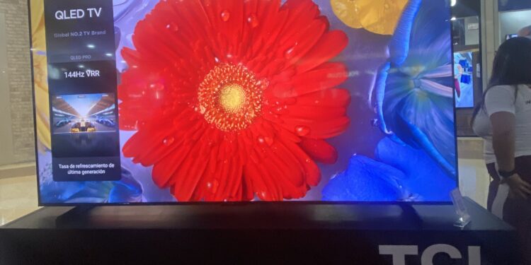 TCL Lanza el televisor más grande de 115 Pulgadas en Venezuela 