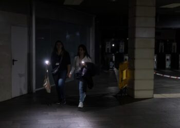 Apagón masivo en España y Portugal: Red Eléctrica asegura que la falla es “excepcional y totalmente extraordinaria” y que tardará de 6 a 10 horas en repararse