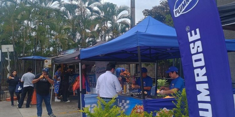 Plumrose enciende la fiesta de la Semana del Perro Caliente 2025