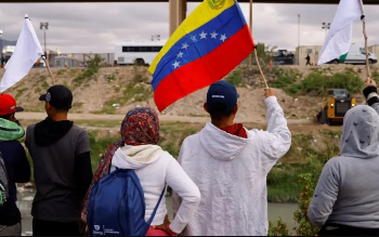 Jueza de EE.UU. bloquea revocación del ‘parole’ para migrantes de Cuba, Haití, Nicaragua y Venezuela