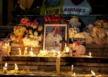 Venezuela despide al papa como un «gran hombre» que enseñó valores de Latinoamérica