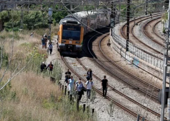 Más de 30.000 personas están siendo evacuadas de trenes varados por el apagón en España