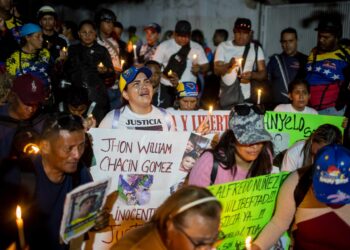 Familiares de venezolanos presos en El Salvador piden a Bukele liberar a los migrantes (Fotos)