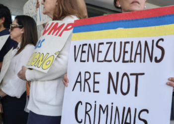 Juez federal de California bloquea el intento de la administración Trump de revocar el TPS para los venezolanos y haitianos en EE.UU.