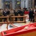 Más de 90.000 personas han pasado por la capilla ardiente del papa Francisco