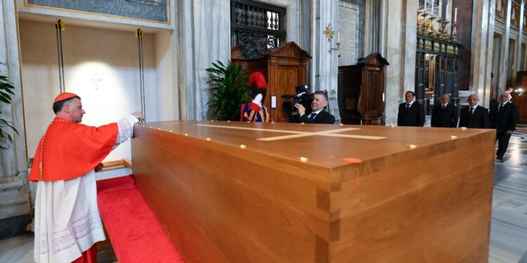 El último deseo del Papa Francisco se cumple: es sepultado en Santa María la Mayor