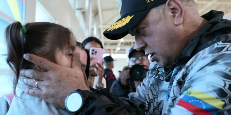 Cabello instó al gobierno de EEUU a devolver a los niños secuestrados con sus familias