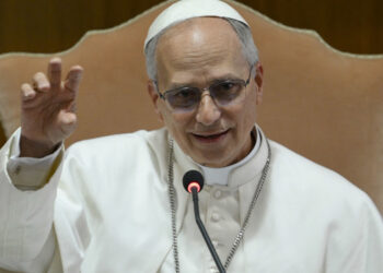 La petición del papa León XIV a los periodistas: «Desarmemos las palabras y ayudaremos a desarmar la Tierra»