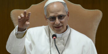 La petición del papa León XIV a los periodistas: «Desarmemos las palabras y ayudaremos a desarmar la Tierra»