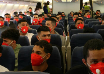 Nuevo avión con bandera estadounidense llegó a Maiquetía con 200 migrantes venezolanos