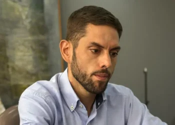 Juan Requesens evita responder si reconoce a Maduro como presidente: «Ustedes lo saben»