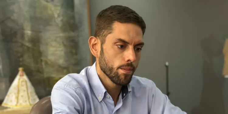 Juan Requesens evita responder si reconoce a Maduro como presidente: «Ustedes lo saben»