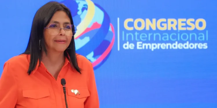 Los puertos venezolanos se mantienen activos pese a los retrasos globales, aseguró Delcy Rodríguez