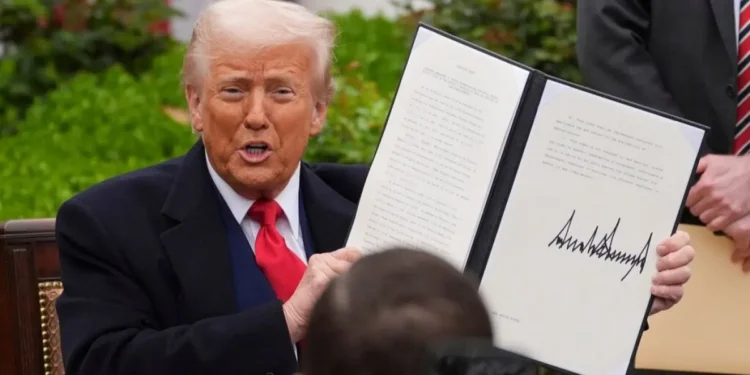 Trump acusó a China de violar el acuerdo comercial con EE.UU. para rebajar aranceles