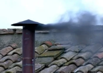 Segunda votación del día en el cónclave también finaliza con fumata negra