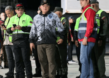 Cabello: Coyotes venezolanos con complicidad de funcionarios migratorios tienen una red de trata de personas