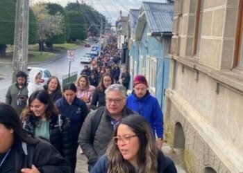 Evacuan poblaciones de Argentina y Chile tras terremoto y alerta de tsunami