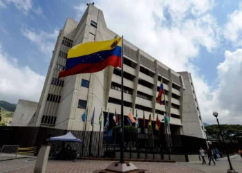 Régimen ordena a Estados Unidos repatriar a niña separada de sus padres durante deportación