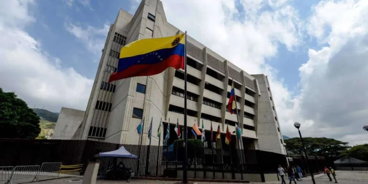 Régimen ordena a Estados Unidos repatriar a niña separada de sus padres durante deportación