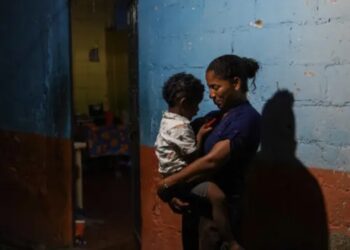 Atrapados y hambrientos en México, al menos 3000 migrantes venezolanos luchan por regresar a casa