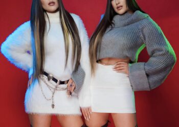 Las hermanas KSK TWINS regresaron con el “Cora en Modo Avión”