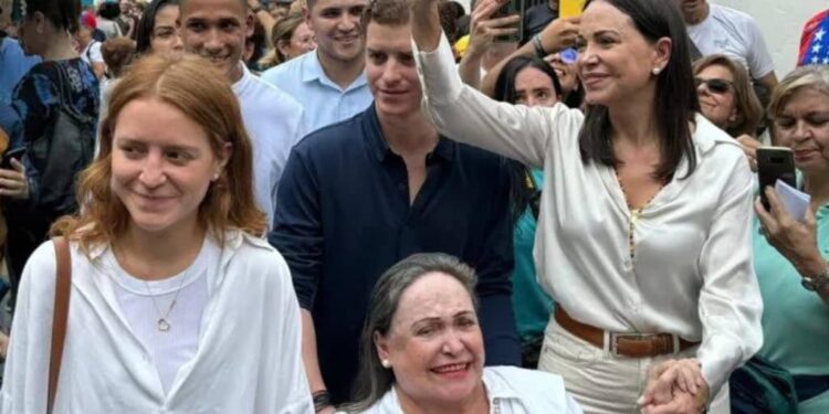 La madre de María Corina Machado también salió del país en una operación discreta