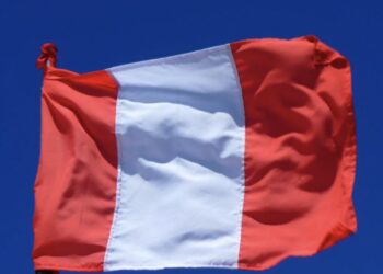 Renuncia el primer ministro de Perú antes de votación de censura en el Congreso