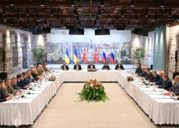 Ucrania y Rusia reanudan diálogo en Estambul con mediación de Turquía