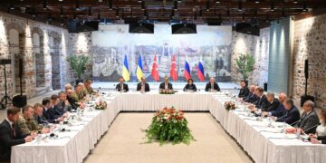 Ucrania y Rusia reanudan diálogo en Estambul con mediación de Turquía