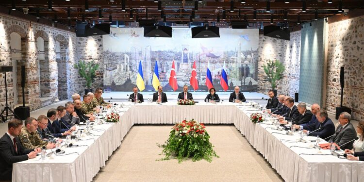 Ucrania y Rusia reanudan diálogo en Estambul con mediación de Turquía