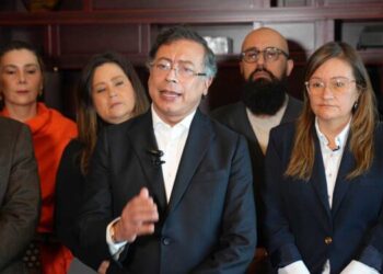 Petro convoca a sus seguidores a «las plazas» para votar un paro nacional tras el fracaso de su consulta popular