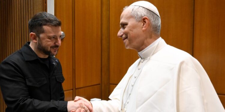 Papa León XIV se reunió con el presidente ucraniano Volodymyr Zelensky